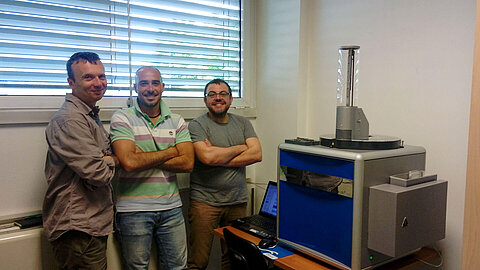 Prof. Bianchini, Dr. Natali und Dr. Pasquale Carlino mit dem soli TOC® cube 