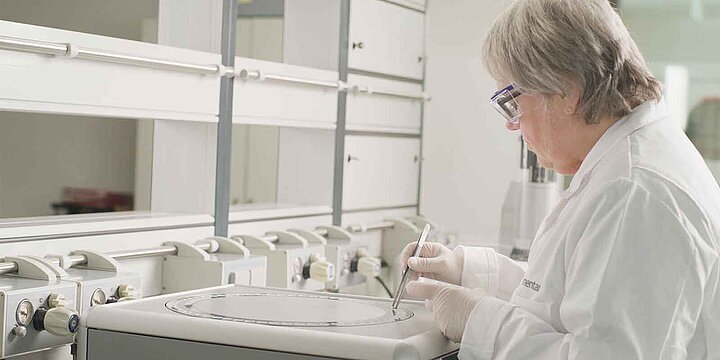 Female lab employee is placing samples on an elemental analyzer