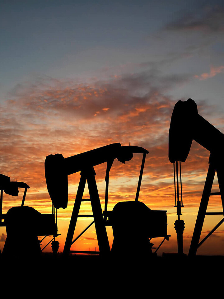 Drilling rigs for oil exploration