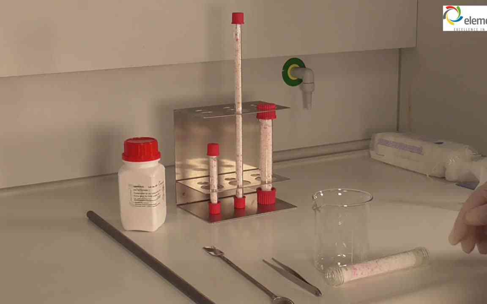 Leeren des mit EAS WETSORBER® S gefüllten Trockenrohrs