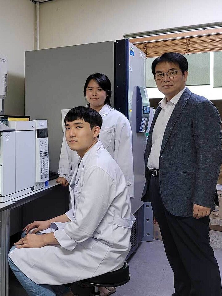 Prof Kyung-Hoon Shin and his team from Hanyang University
