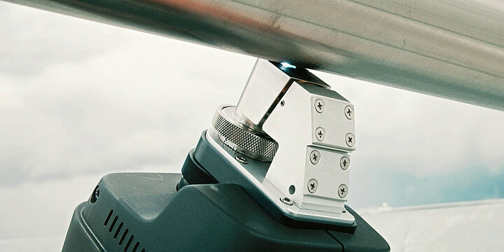 Probehead of a spark spectrometer, measuring a tube