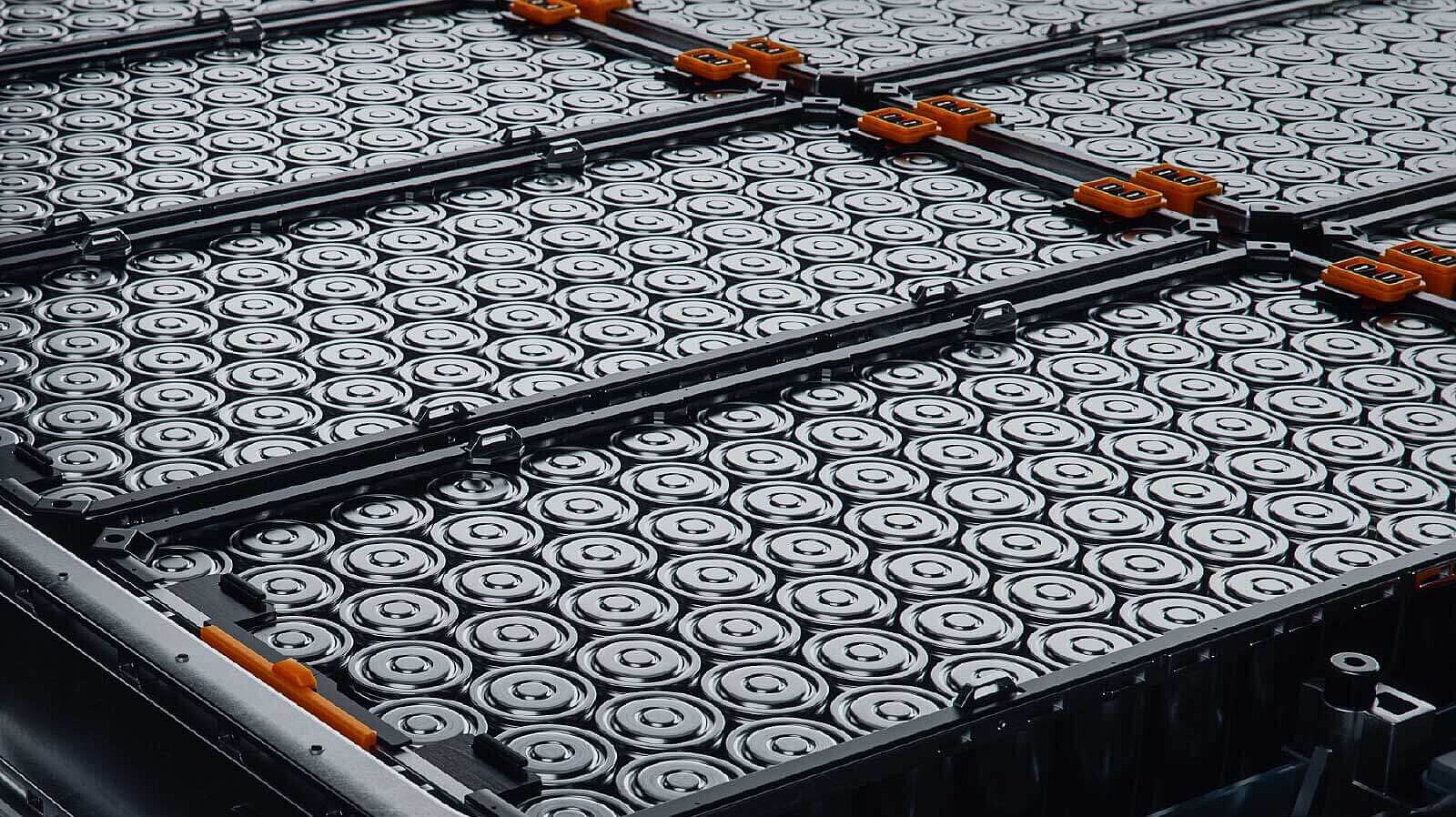 Lithium ion battery for use in e-mobility