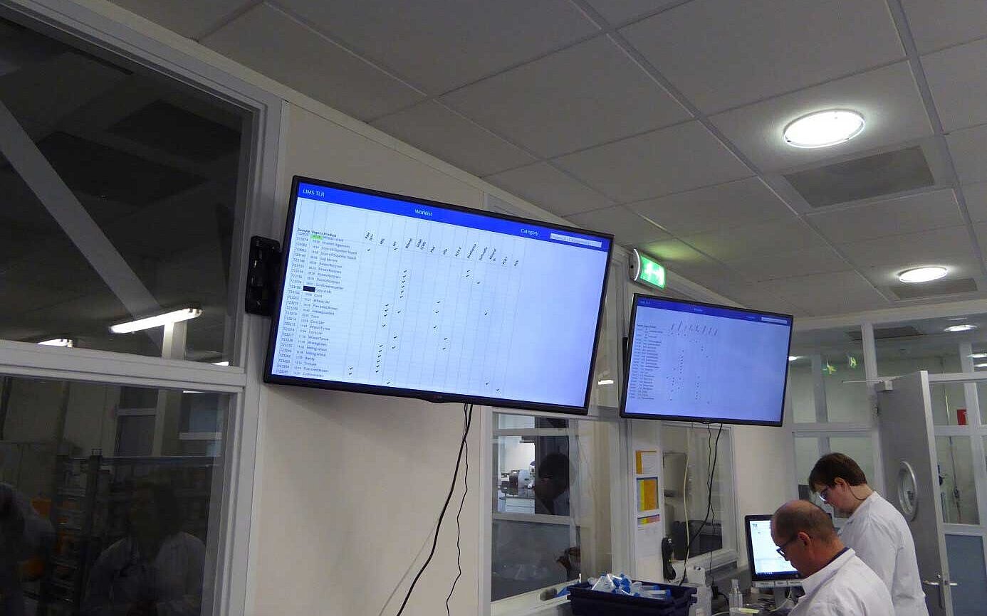Screens in the laboratory 