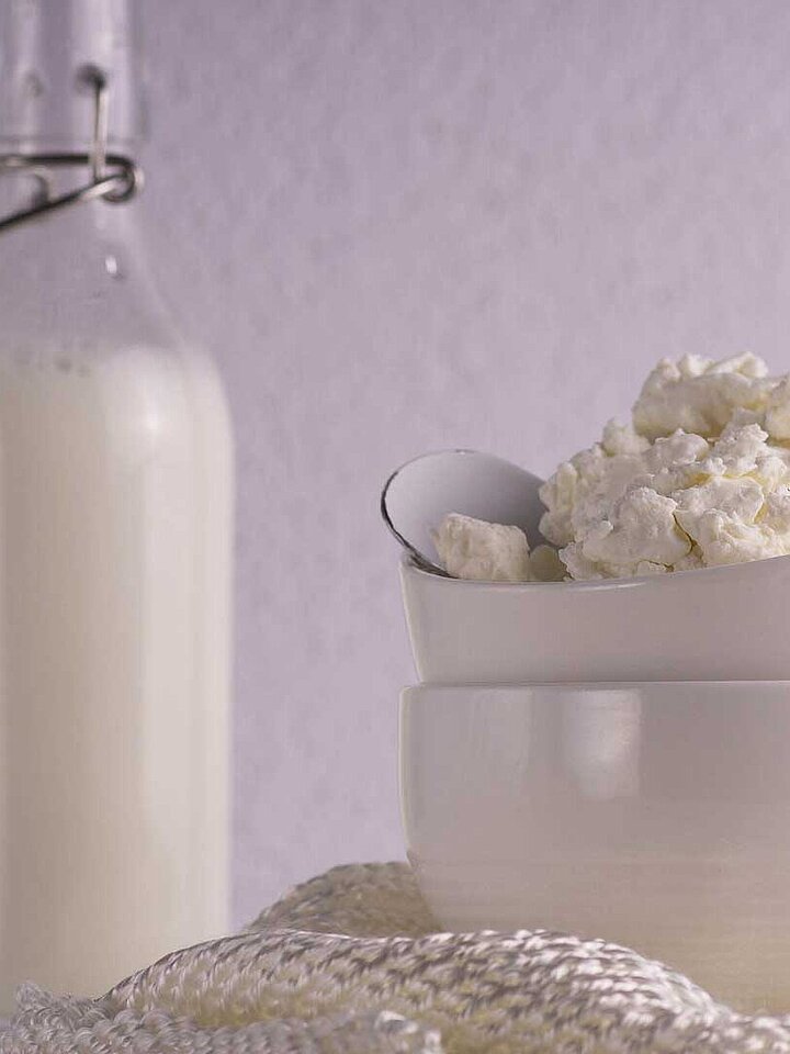 Milch und Hüttenkäse