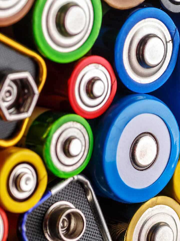 Batteries de consommateurs multiples à partir du haut