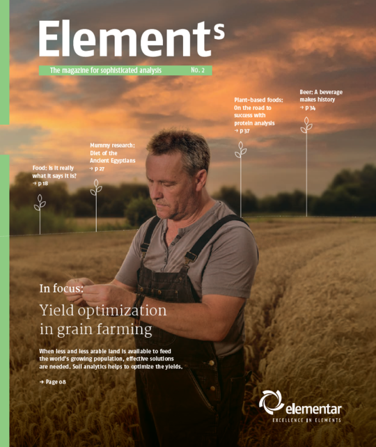 Magazincover: Mann in einem Getreidefeld