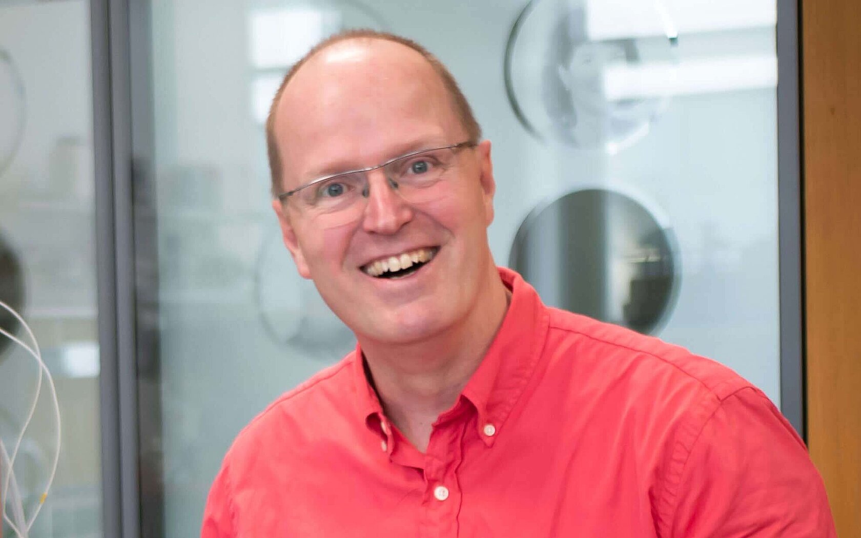 Dr Lutz Lange in the Elementar Application Laboratory