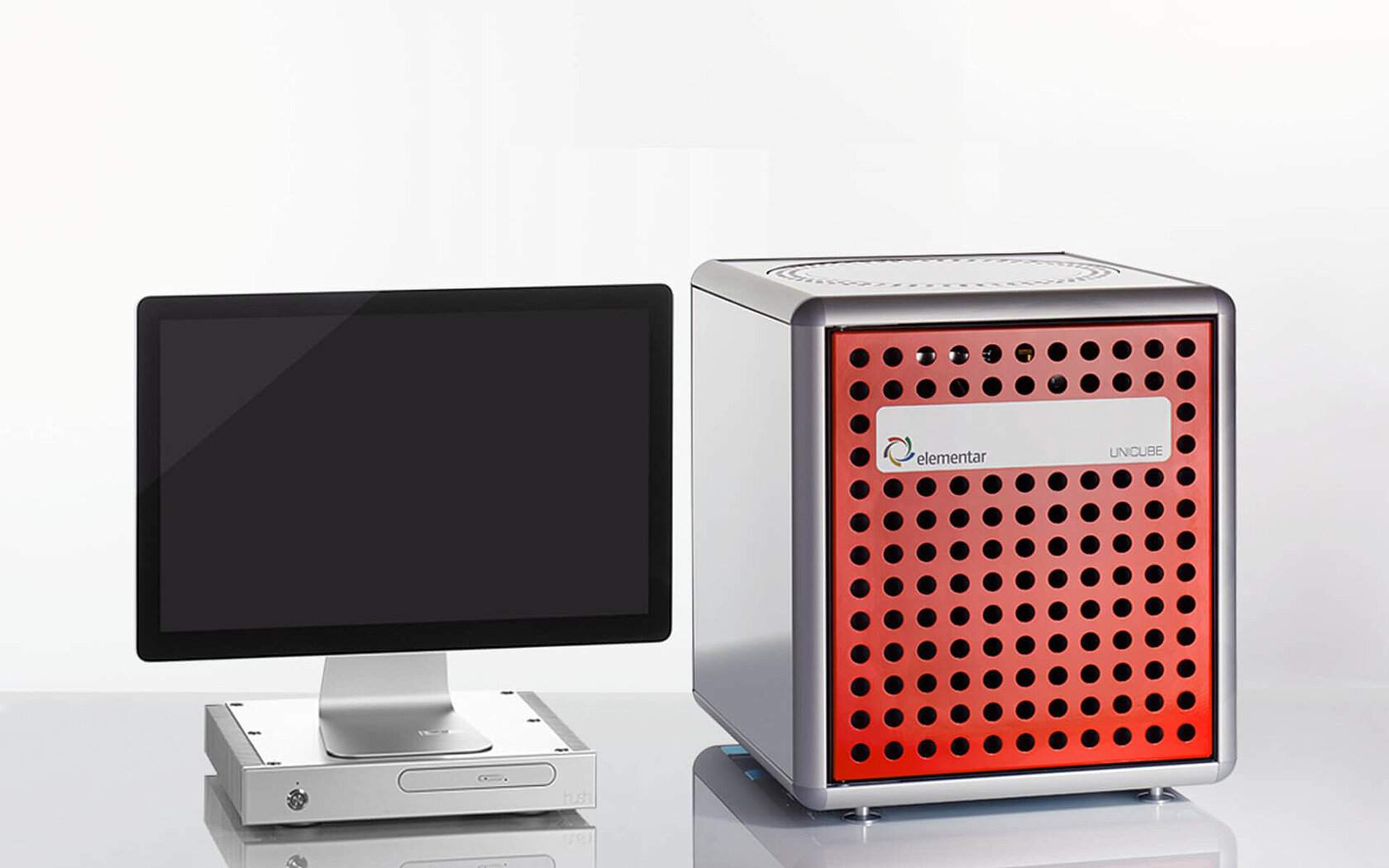 Elementaranalysator UNICUBE mit PC und Monitor