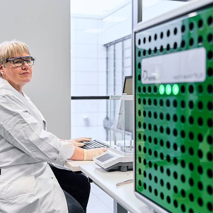 Lab technician with the rapid N exceed® PLUS