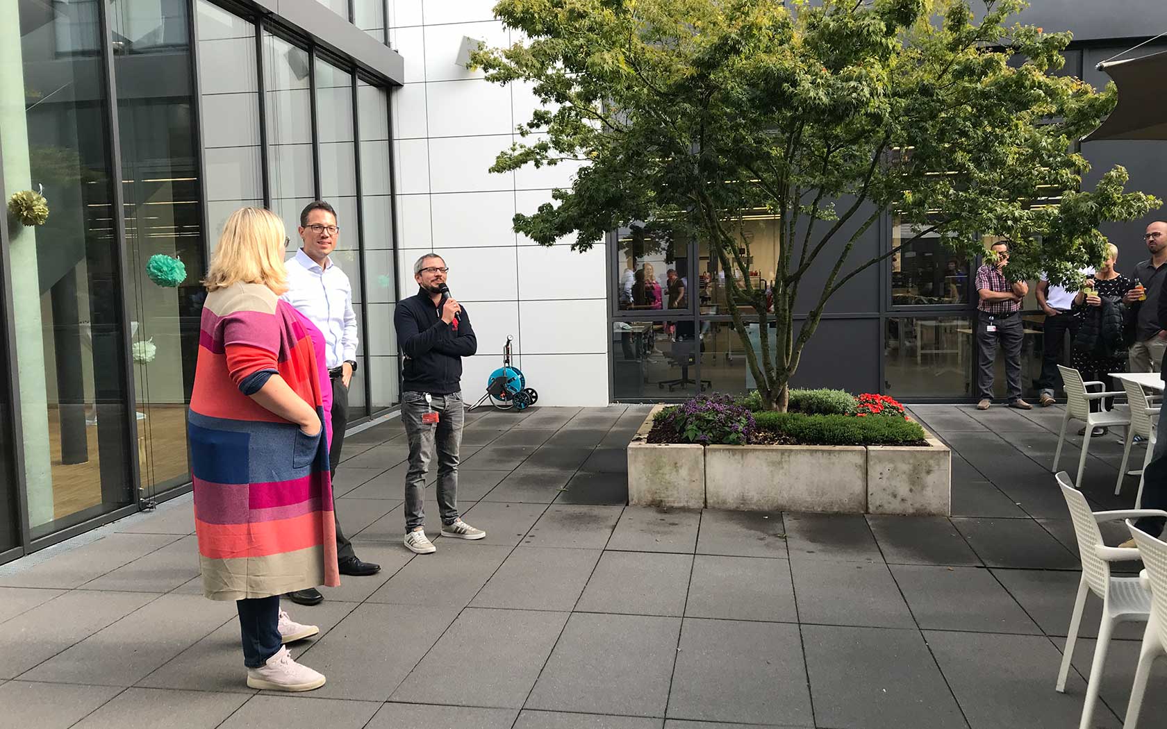 Three speaker in an inner courtyard