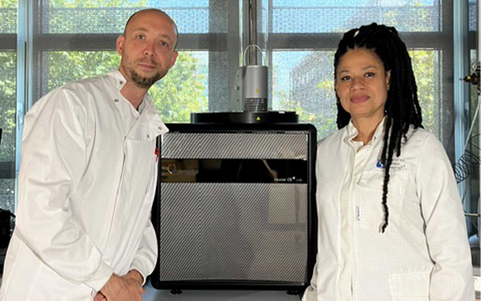 The ATOMIC team of ISA Lyon with their inorganic elemental analyzer
